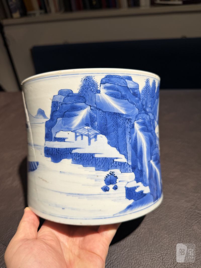 清康熙 青花秋山行旅图笔海（带木座） - 图7